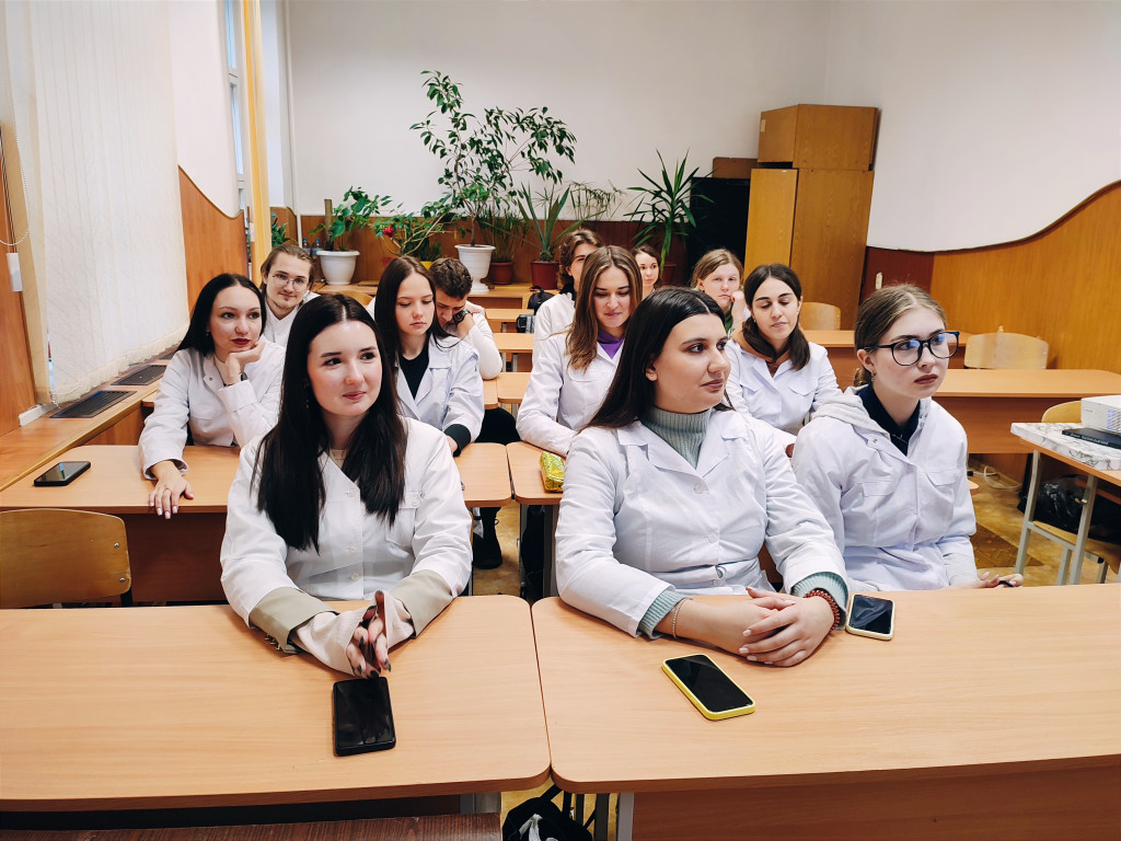 До Всесвітнього дня боротьби зі СНІДом: виховна година для студентів медичного факультету №1