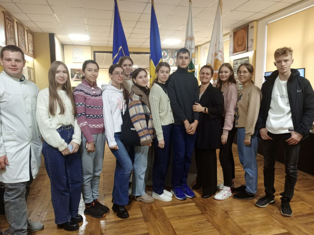 Екскурсія студентів до Народного музею історії університету