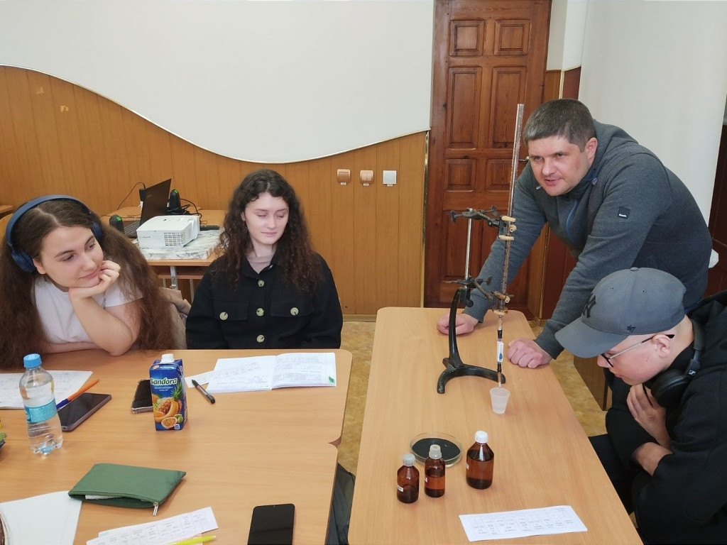 На базі кафедри фізики ПДМУ був організований освітній процес для учнів Наукового ліцею №3