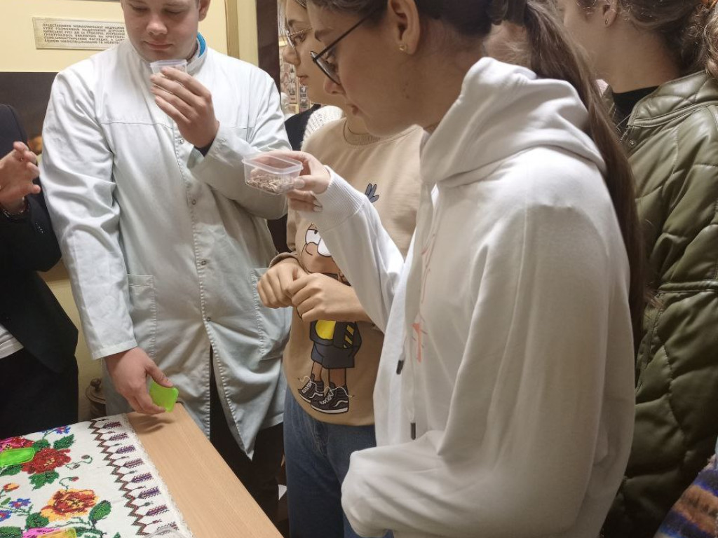 Екскурсія студентів до Народного музею історії університету