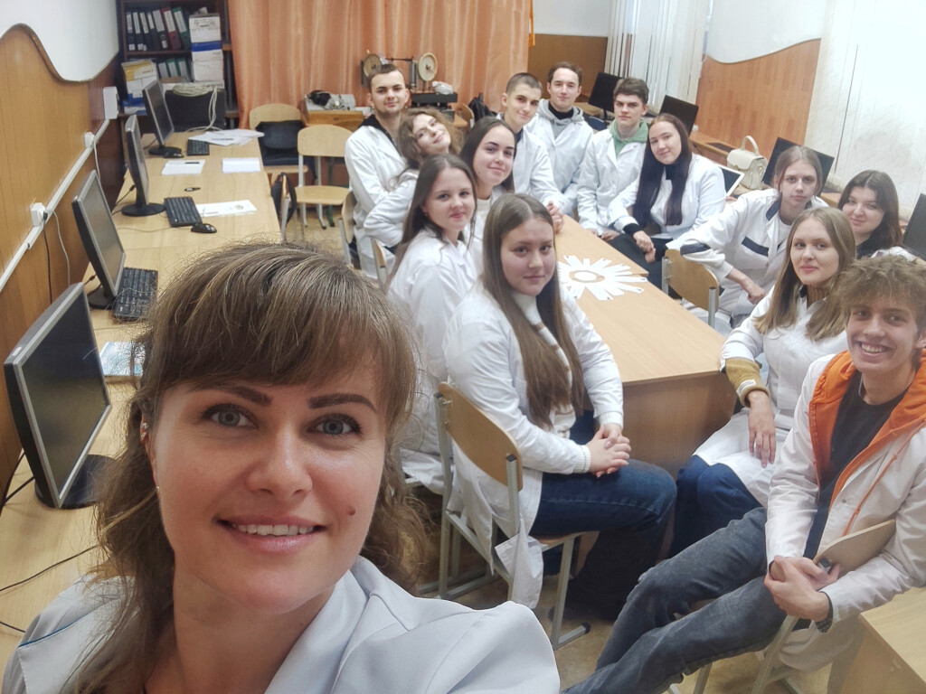 Відповідальною за виховну роботу кафедри фізики Мариною Бичко було проведено виховну годину зі студентами 11 групи І курсу медичного факультету присвячену ґендерно зумовленому насильству