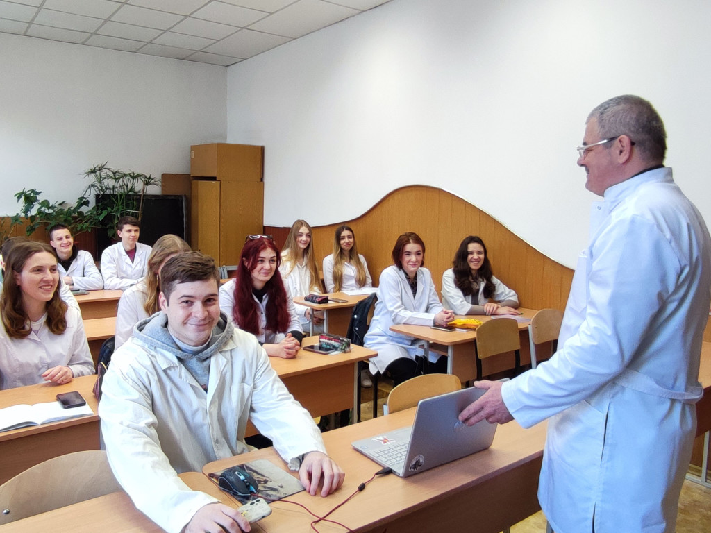 Виховна година зі студентами стоматологічного факультету на тему: «Міжнародний день пам’яті жертв радіаційних аварій і катастроф»