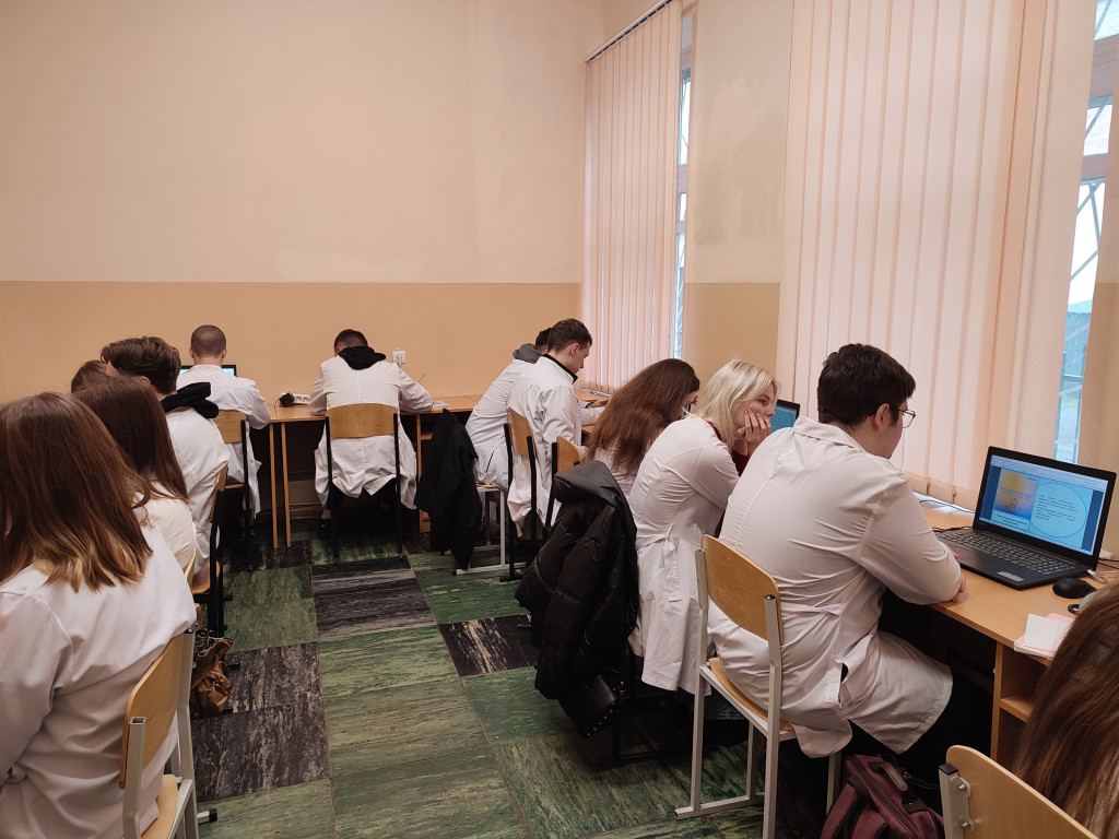 Інформаційна година виховного змісту щодо безпеки при роботі в Інтернеті та наслідків неправильних дій різного характеру всесвітній мережі