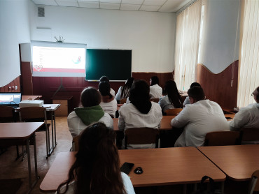 До Всесвітнього дня боротьби зі СНІДом: виховна година для студентів медичного факультету №1