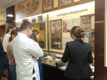 Екскурсія студентів до Народного музею історії університету